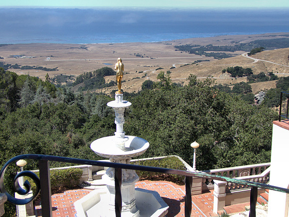 2016 Gold statue P1000560 -1