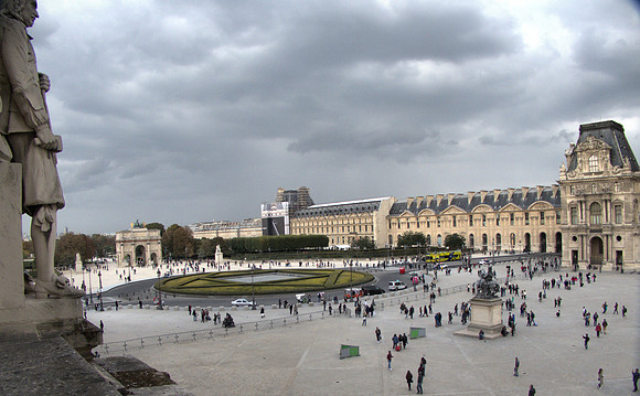 Louvre courtyard P1010026 -1